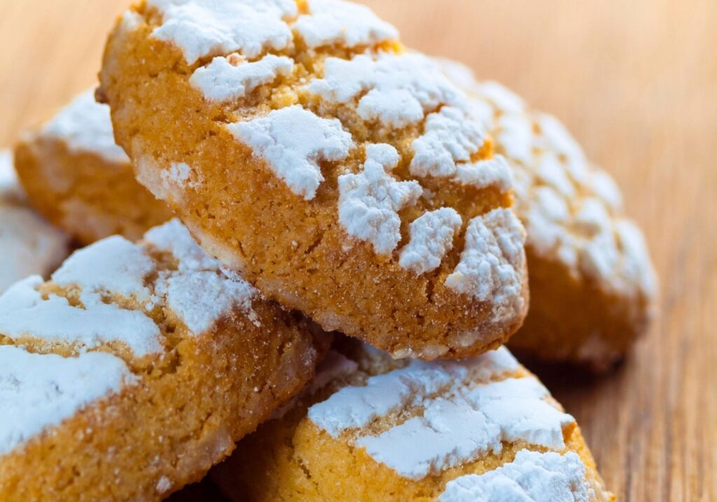 Traditional Italian pastry Almond ricciarelli siena food tour