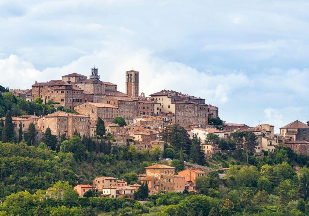 landscape of montepulciano wine tour