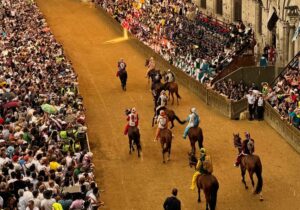 palio di siena private balcony view