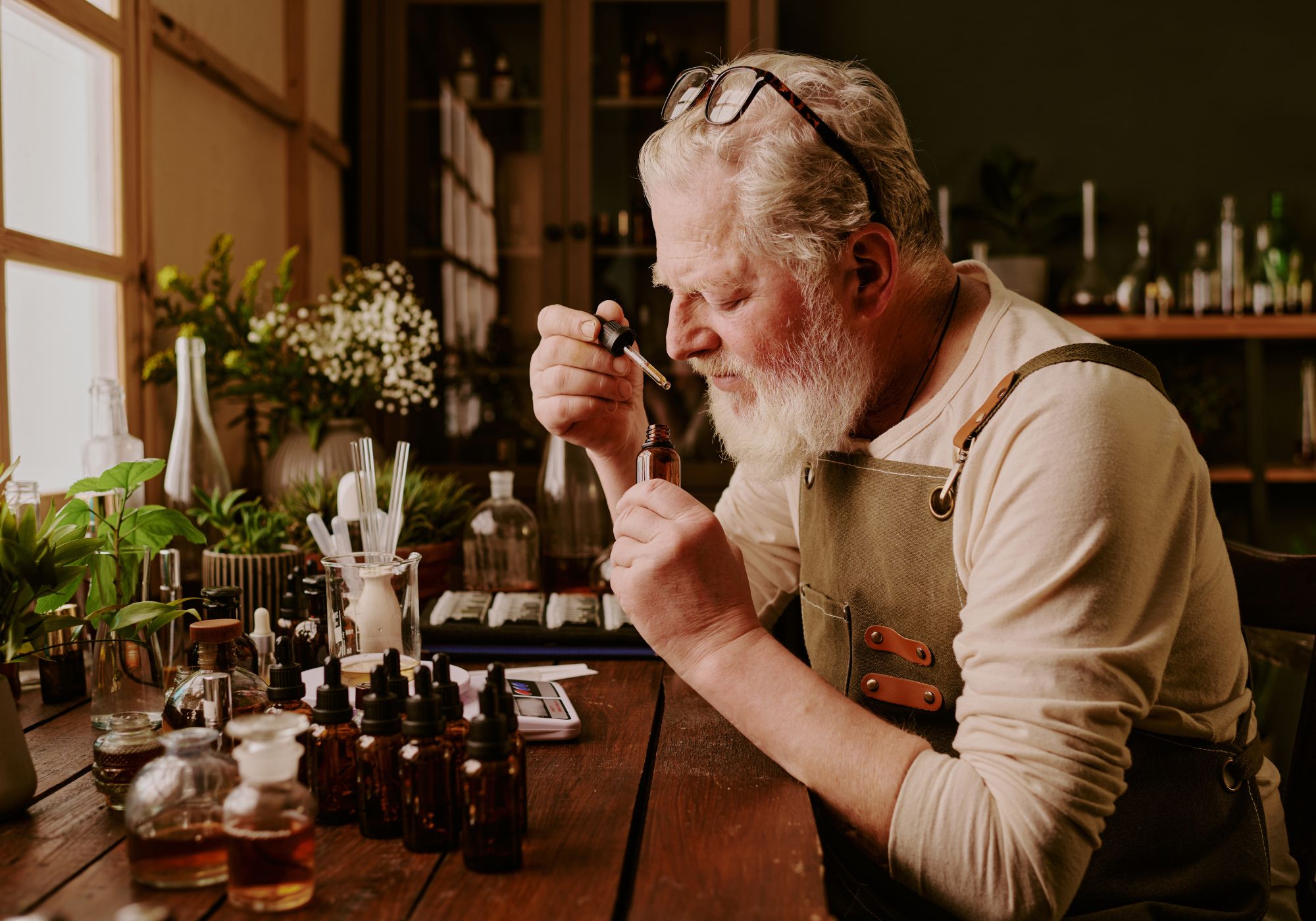 parfum workshop florence artisan tour Perfumer Smelling Perfum