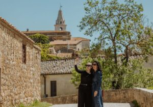pienza two girls taking a selfie