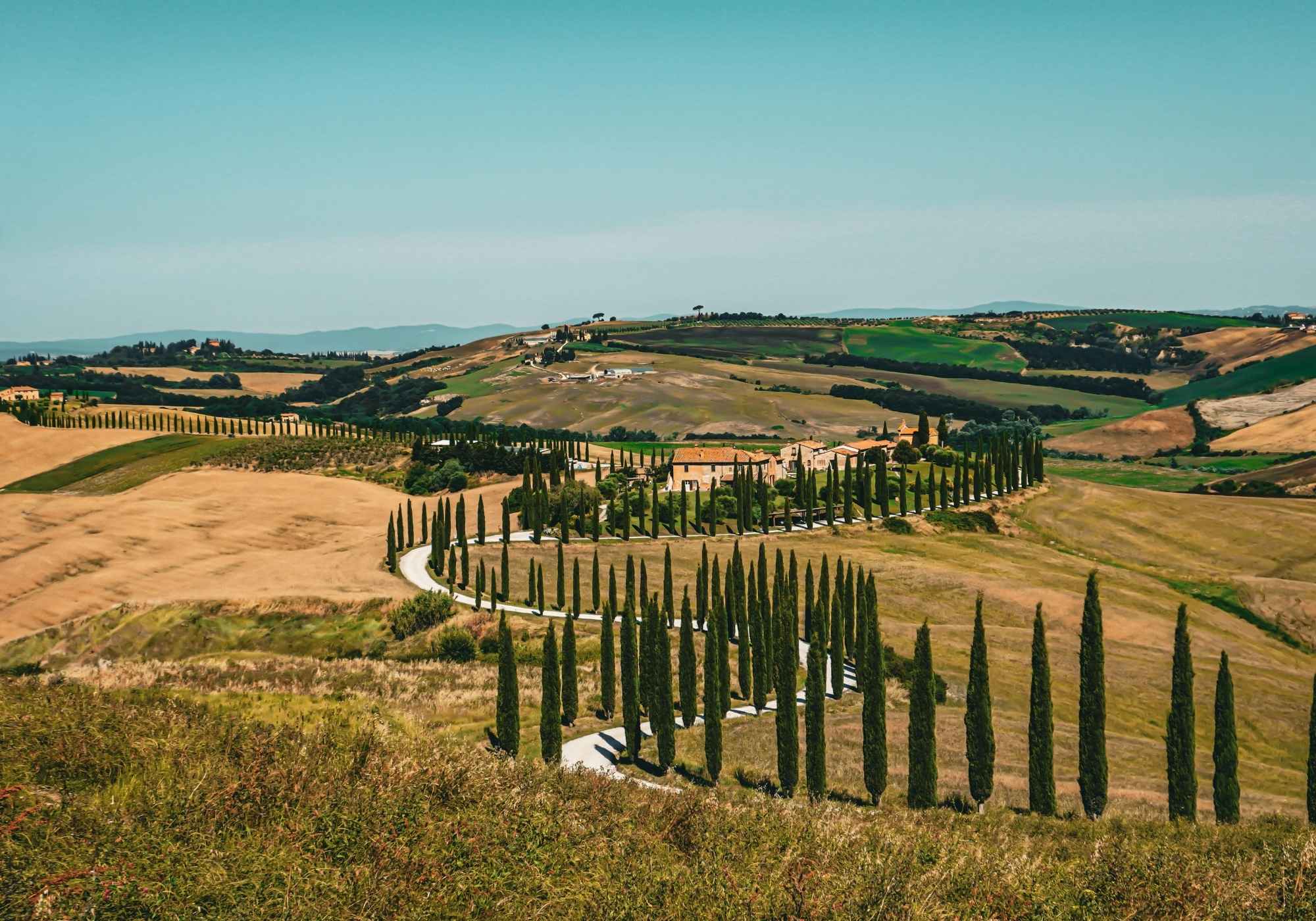 A paisagem da Toscânia com ciprestes