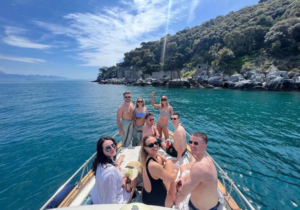 paseo en barco signo de la paz