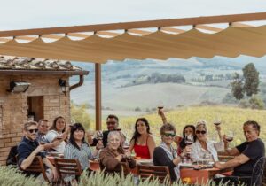 cooking class tuscany group toast