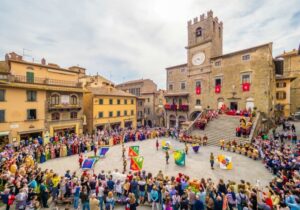 cortona tour flag throwers