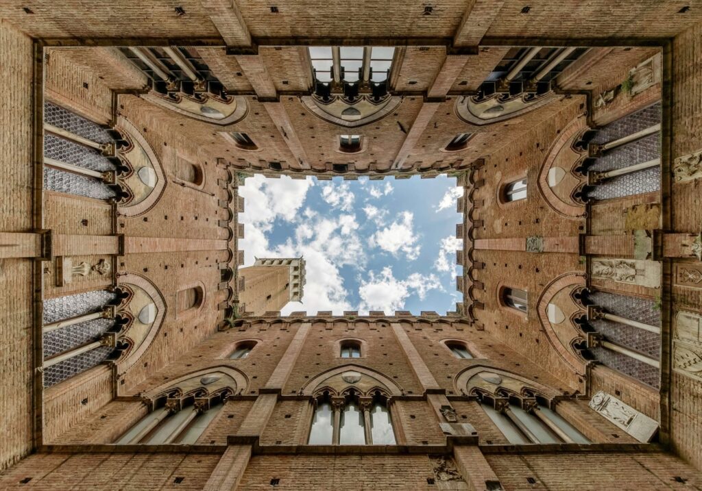 siena tour upward view