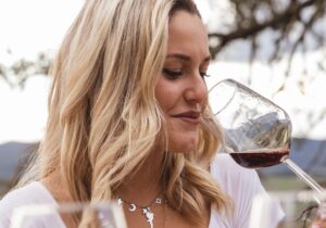 wine tasting tuscany smelling